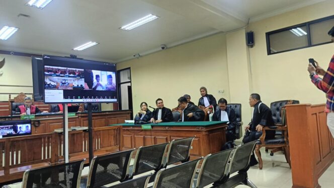 
 Terdakwa Korupsi Proyek Jalan Sampang Ajukan Eksepsi, Dakwaan Jaksa Dinilai Kabur dan Salah Sasaran