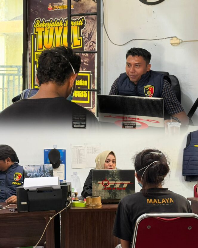 
 Tak Sampai Sehari, Polisi Ringkus Dua Pelaku Curanmor di Jalan Wijaya Kusuma Sampang