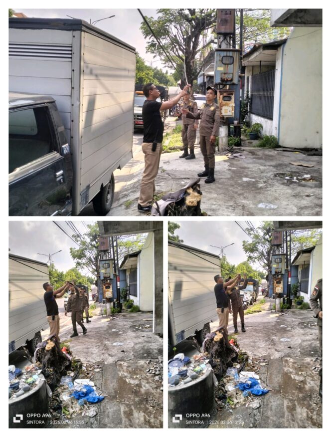 
 Semrawut dan Membahayakan, Kabel WiFi Ilegal di Simokerto Diputus Satpol PP