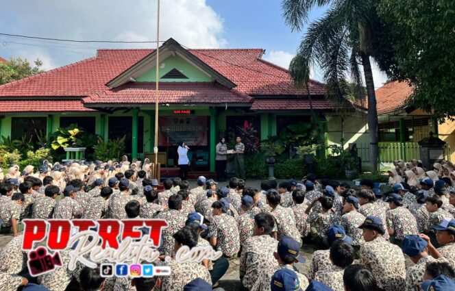 
 Polres Probolinggo Kota Cegah Bullying, Beri Edukasi Pelajar di Sejumlah Sekolah