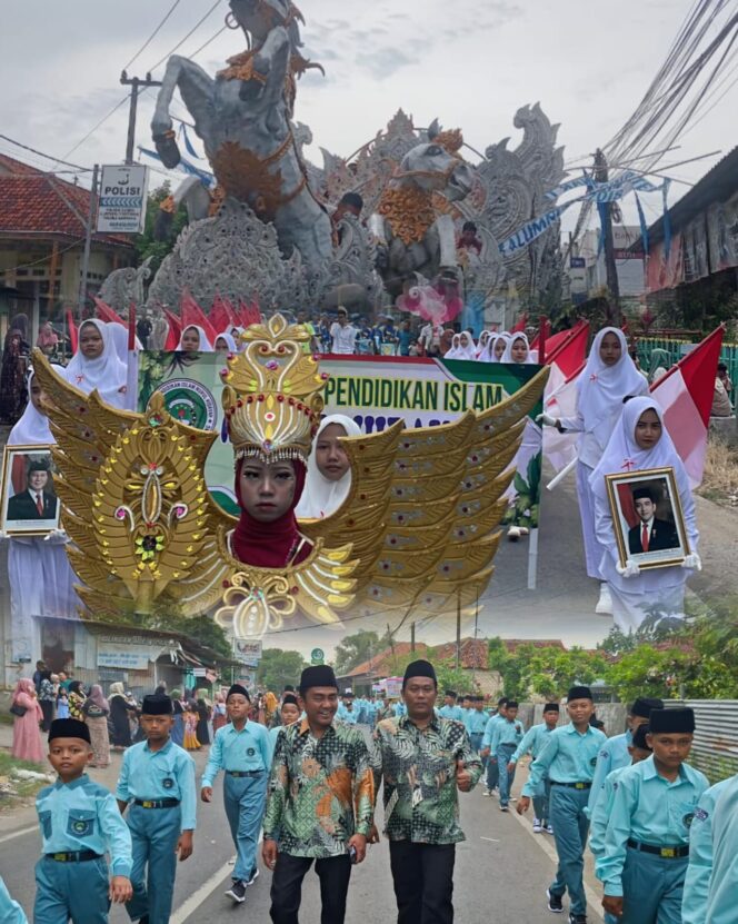 
 Semarak Pawai Akbar Nurul Hidayah, Santri dan Alumni Meriahkan Jalan Raya Omben