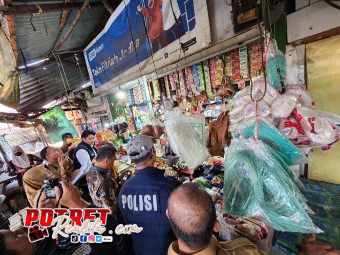 
 Stok Aman, Harga Terkendali: Satgas Pangan Polres Tanjung Perak Sidak Pasar Jelang Hari Besar Keagamaan