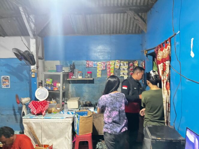 
 Tindak Keluhan Warga, Polres Gresik Sikat Peredaran Miras di Menganti