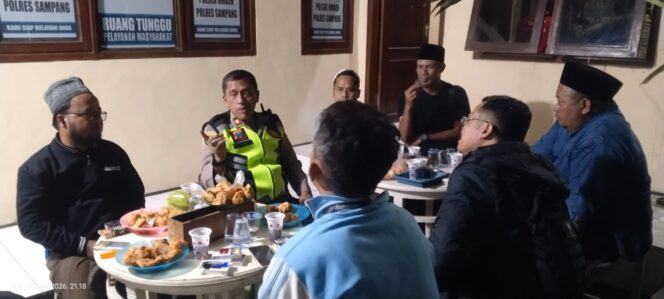 
 Ngopi Bareng Media, Polsek Omben Perkuat Sinergitas dan Jaga Kondusifitas Kamtibmas