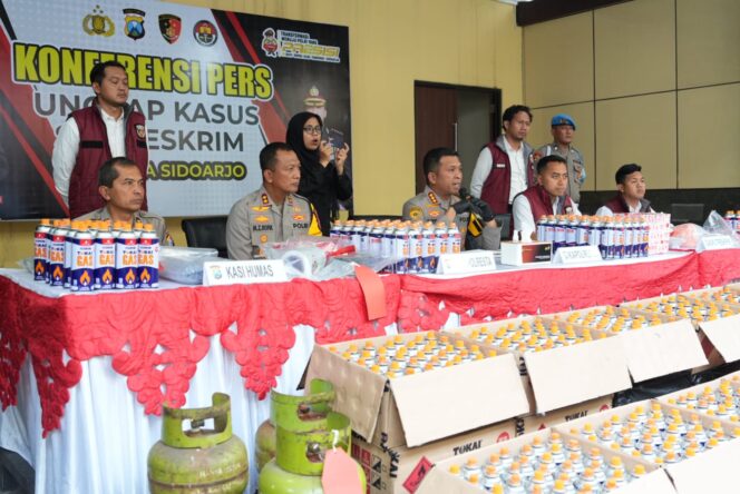 
 Polresta Sidoarjo Bongkar Pengoplosan LPG Subsidi Jadi Gas Portabel