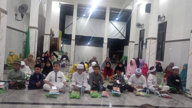 
 Masjid Al-Atinah dan CV Karya Nusantara Monley Gelar Santunan Yatim Piatu dan Dhuafa di Ramadhan 1447 H