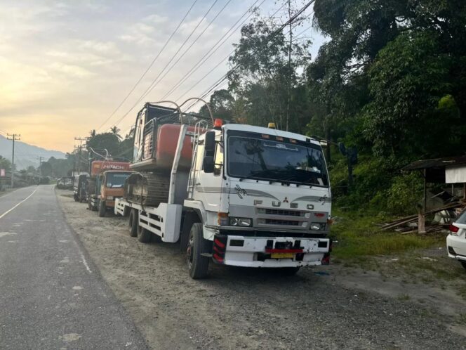 
 Polda Sumut Amankan Dua Ekskavator Diduga untuk Tambang Emas Ilegal di Madina, Sempat Diintervensi