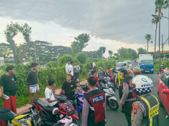 
 Resahkan Warga, Polisi Amankan 15 Kendaraan dari Aksi Balap Liar di Jalan Kedung Cowek Surabaya
