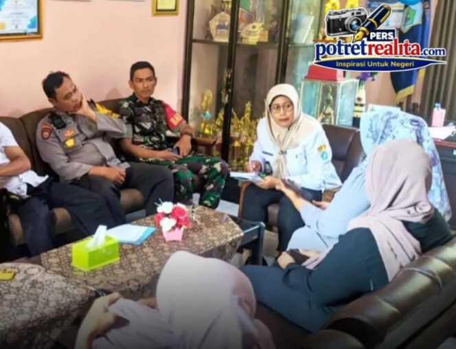 
 Viral di Medsos, Ibu di Lamongan Terlilit Utang Rentenir Takut Pulang, Polisi dan Forkopimcam Turun Tangan