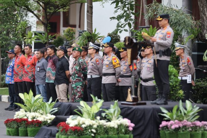 
 Kapolrestabes Surabaya Pimpin Apel Operasi Ketupat 2026, 161 Ribu Personel Disiagakan
