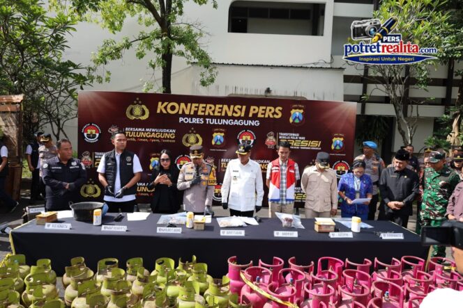 
 Kelangkaan Gas Melon Terungkap, Polisi Amankan 1.300 Tabung LPG dari Praktik Penyuntikan Ilegal