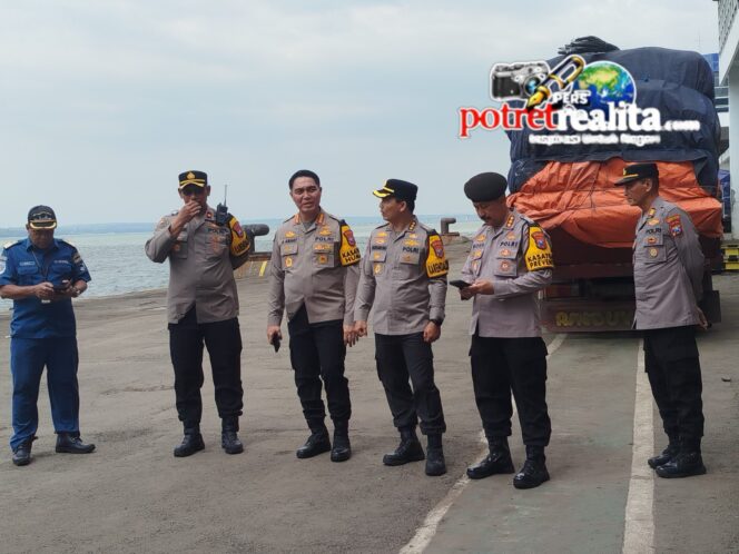 
 Pastikan Pengamanan Mudik Jalur Laut, Karoops Polda Jatim Tinjau Pos Terpadu di Terminal GSN
