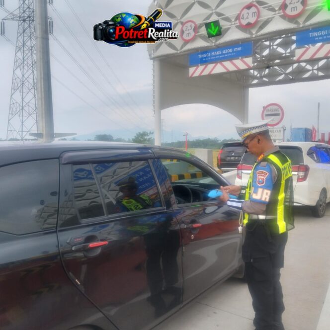 
 Volume Kendaraan Meningkat, PJR Situbondo Percepat Layanan di Gerbang Tol