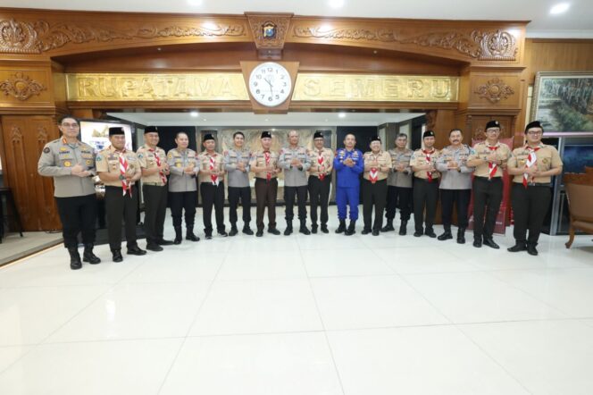 
 Polda Jatim dan Pramuka Perkuat Sinergi, Dorong Generasi Muda Produktif lewat Program Ketahanan Pangan dan Energi