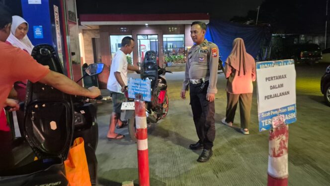 
 Antisipasi Kelangkaan BBM, Polresta Sidoarjo Intensifkan Patroli di SPBU dan Imbau Warga Tak Panic Buying