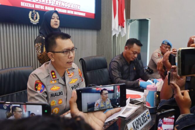 
 Akhir Pelarian NK, Tersangka Penipuan Arisan Lintas Negara Digelandang ke Trenggalek