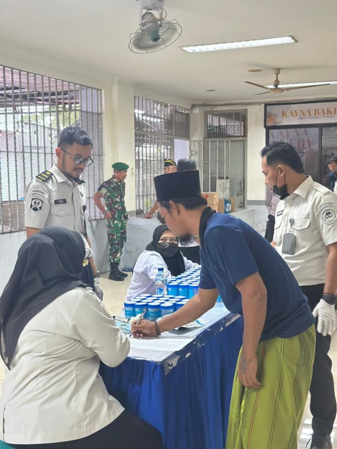 
 Lapas Narkotika Pamekasan Gelar Razia Gabungan dan Tes Urine, Seluruh Hasil Negatif