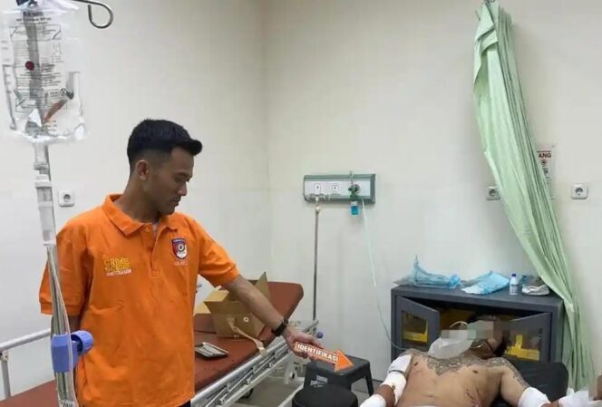 
 Aksi Brutal di Menganti: Antonius Tersungkur Bersimbah Darah Usai Dibacok