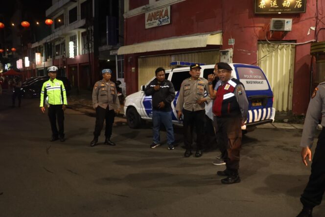 
 Patroli Cipkon Skala Besar Polres Tanjung Perak Sapu Titik Rawan, Malam Minggu Aman Tanpa Gangguan