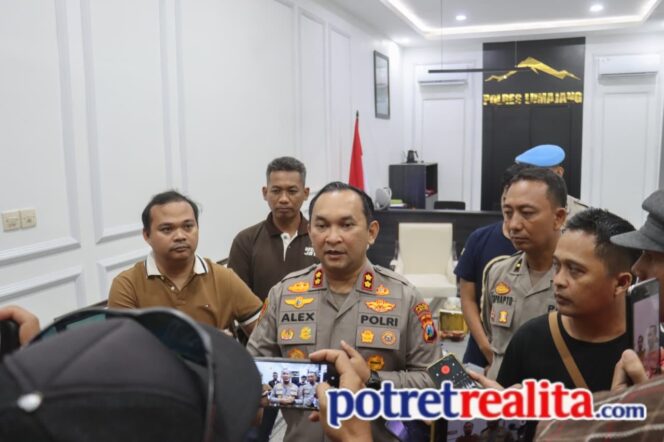 
 Dipicu Salah Paham Saat Pengajian, 10 Terduga Pelaku Pengeroyokan Kades Pakel Diperiksa Polisi