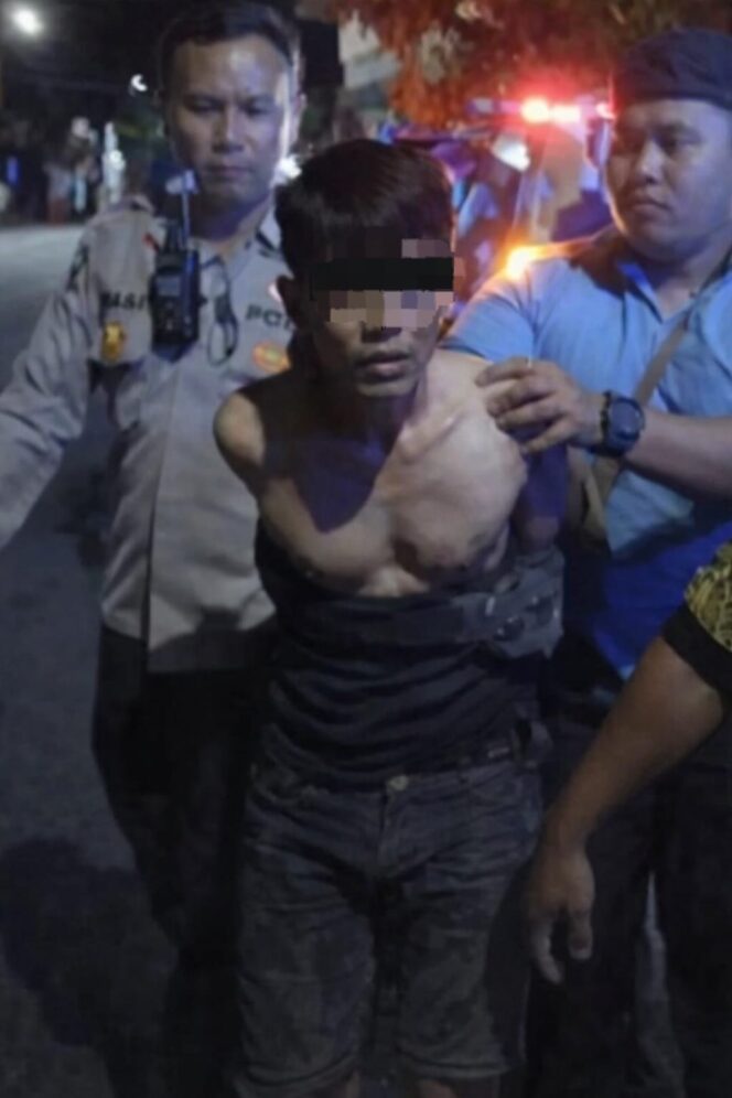 
 Diteriaki “Jambret!”, Pelaku Perampas HP di Surabaya Tak Berkutik Diamuk Massa