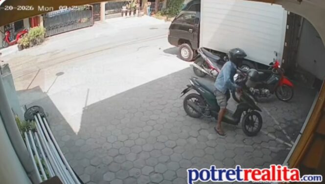 
 Curanmor Siang Hari di Kamal Bangkalan Terekam CCTV, Honda BeAT Raib dalam Hitungan Menit