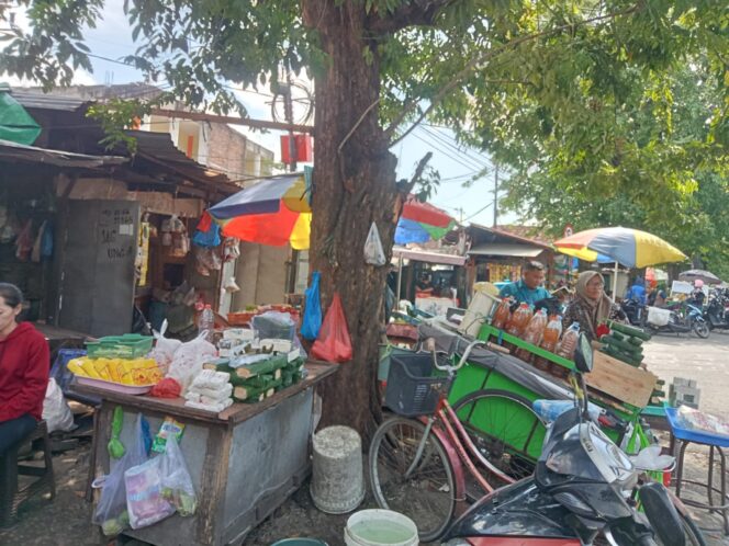 
 Relokasi PKL Gersikan Memanas, Pedagang Tolak Dipindah ke Pasar Kaza dan Adu Argumen dengan Camat Tambaksari