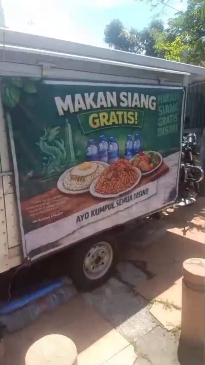 
 Aksi Makan Gratis di Gubeng Sempat Dihentikan Satpol PP, Berakhir Damai Setelah Dimediasi
