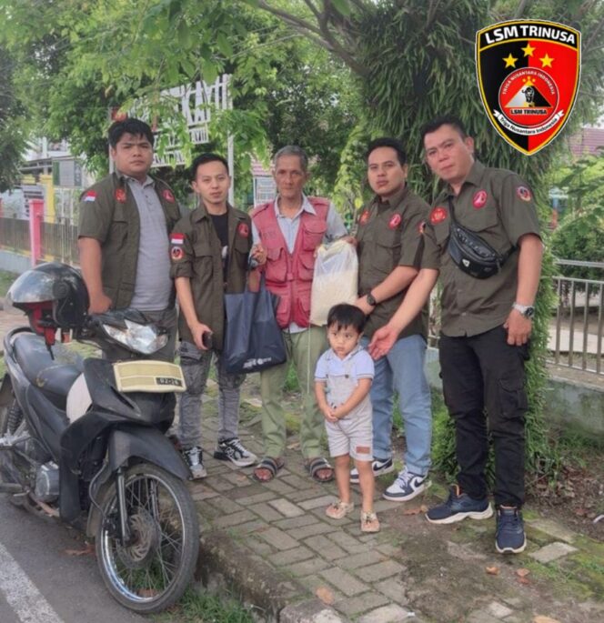 
 Ketua LSM TRINUSA Parlan Tebar Kepedulian Lewat Jum’at Berkah, Warga Musi Banyuasin Rasakan Manfaat Bantuan Sembako