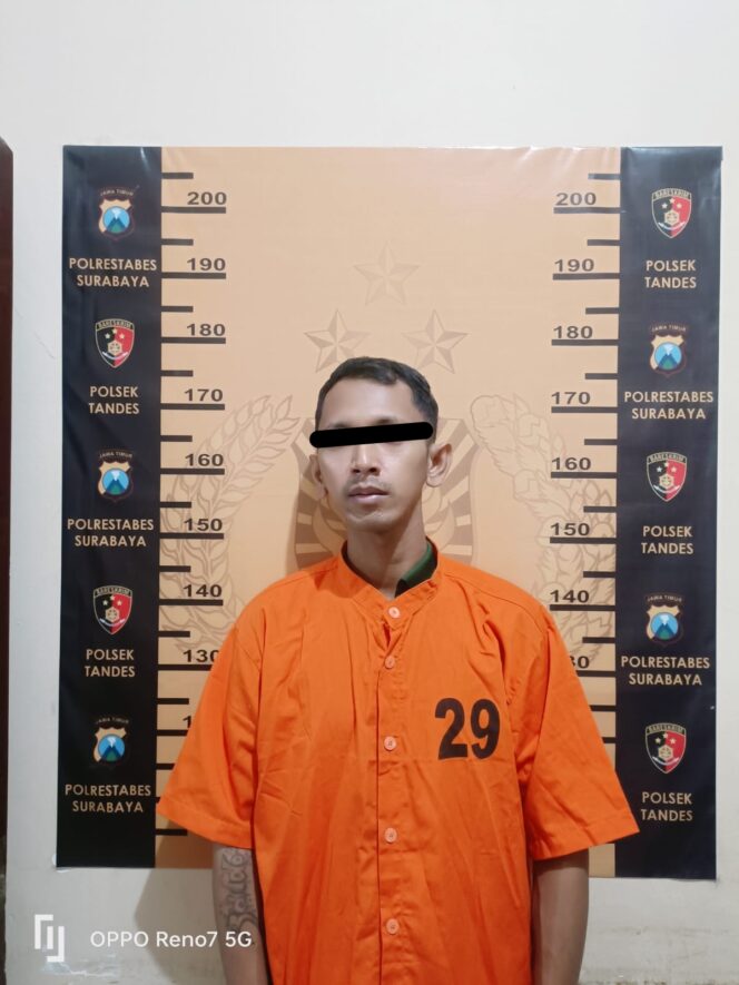 
 Advokat Muda Surabaya Jemput Sendiri Terduga Penggelapan, Serahkan ke Polisi