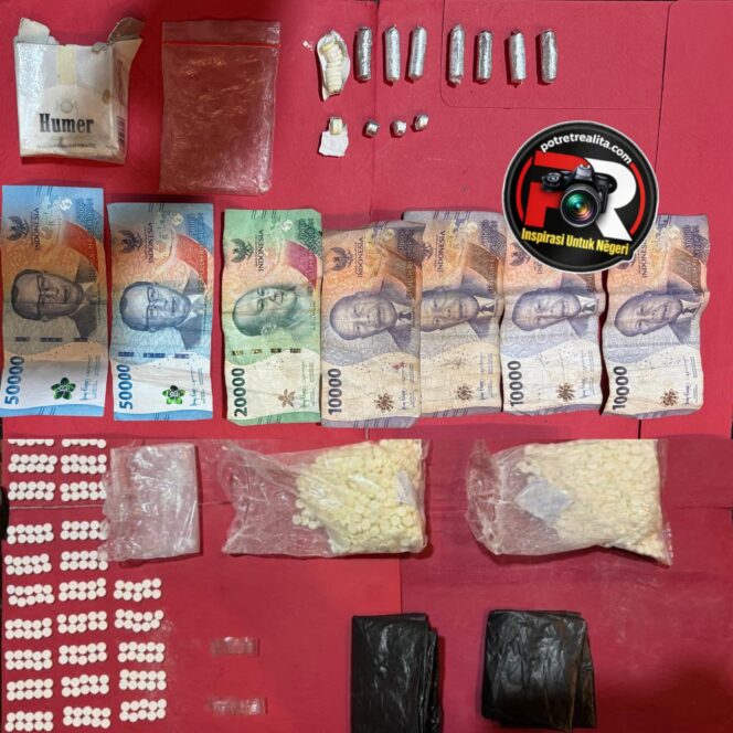 
 Gerebek Rumah di Gondang, Polisi Bongkar Peredaran 7.900 Pil Dobel L, Kakak Beradik Ditangkap