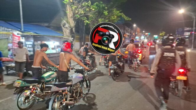 
 Patroli Pleton Siaga Polres Pasuruan Kota Amankan 14 Motor Tanpa Dokumen dan Miras Siap Edar