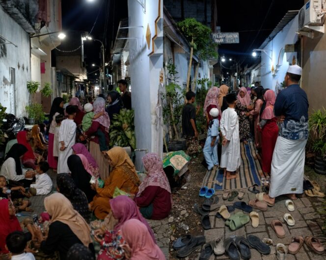 
 Penuh Khidmat dan Kepedulian Sosial, Ultah ke-29 Diajeng Putri Fathikul Hikmah Dirangkai Pengajian dan Santunan Anak Yatim