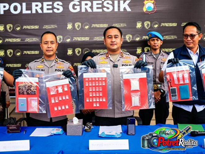 
 Pengungkapan Besar! Polres Gresik Sita 209 Gram Sabu, Dua Tersangka Terancam Hukuman Mati
