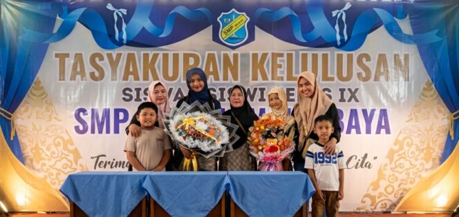 
 Tasyakuran Kelulusan SMP Negeri 8 Surabaya, Alya Salsabila Siap Melangkah Raih Cita-Cita