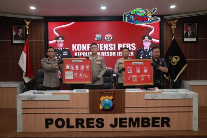 
 Jaringan Narkoba Sistem Ranjau Terbongkar, Polres Jember Amankan Sabu dan Ekstasi