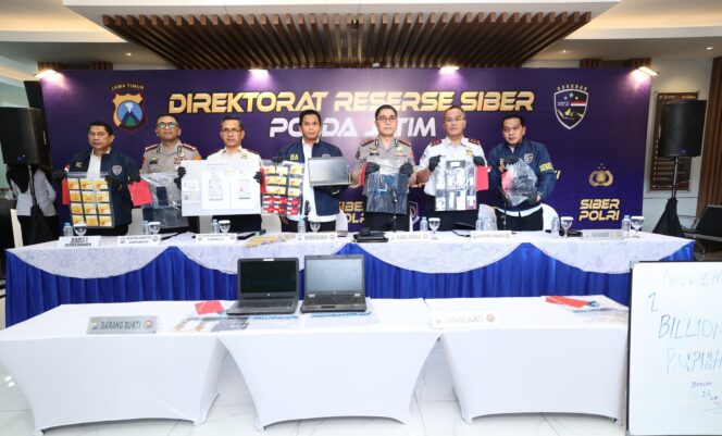 
 Love Scamming Berkedok Hadiah Mewah Terbongkar, Dua WNA dan Satu WNI Jadi Tersangka