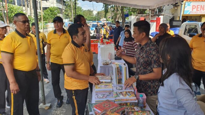 
 Hari Bhayangkara ke-80, Polres Pelabuhan Tanjung Perak Gelar Bakti Kesehatan, Bazar Murah dan Lomba Kebersamaan