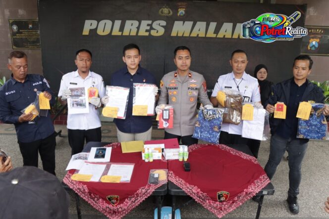 
 Catut Nama Pemprov Jatim, Dua Pelaku Tipu Warga Lewat Program UMKM dan Koperasi Bodong