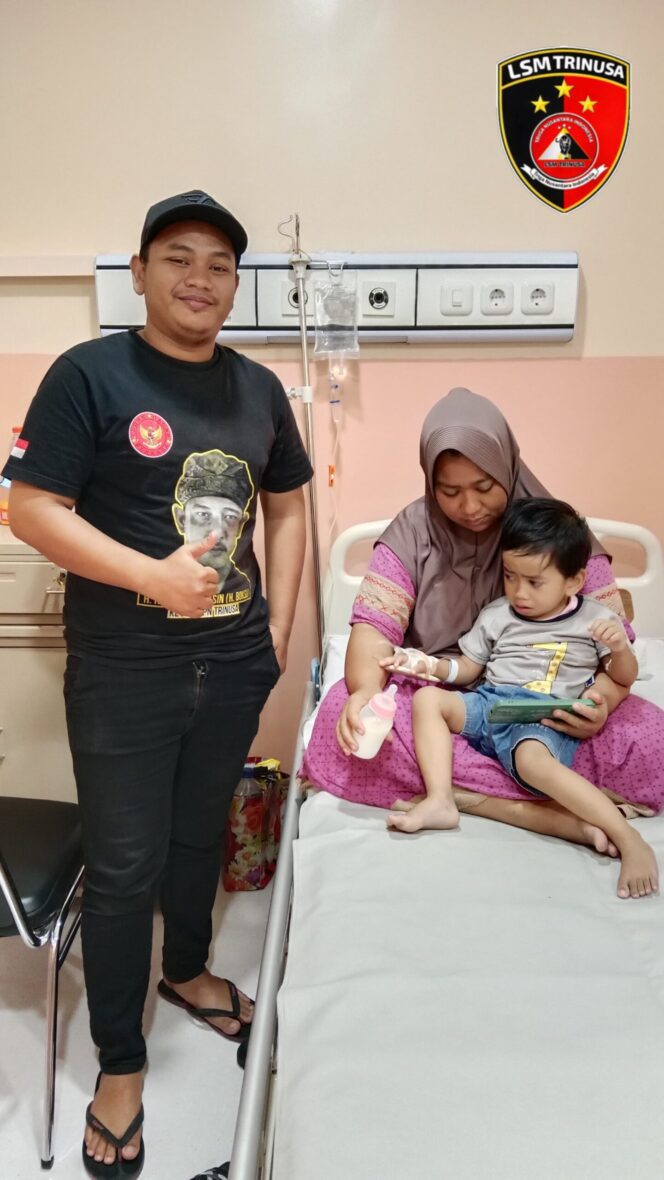 
 Peduli Sesama, LSM TRINUSA DPC Surabaya Bantu Warga Sakit dan Apresiasi Pelayanan RS Adi Husada Kapasari