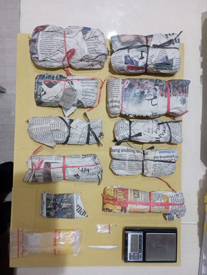 
 Tinggalkan Profesi Kurir Paket, Pria Surabaya Beralih Jadi Kurir Narkoba dan Berakhir di Penjara