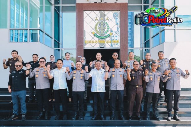 
 Kapolda Jatim dan Kajati Perkuat Sinergi Penegakan Hukum, Tegaskan Semangat “Jogo Jatim” Demi Kamtibmas yang Kondusif
