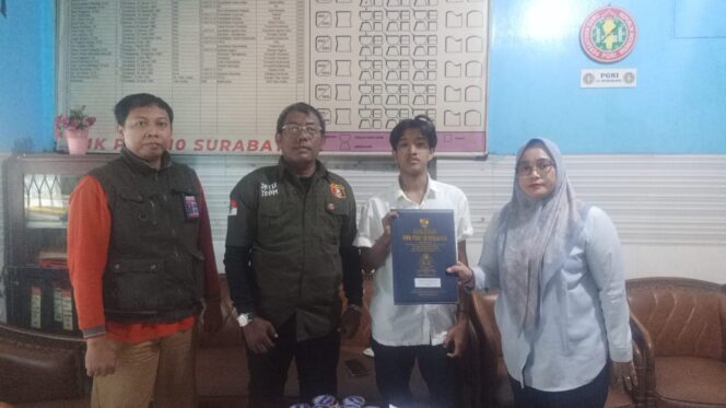 
 Hak Alumni Terpenuhi, Hafidz Berhasil Ambil Ijazah yang Tertahan di SMK PGRI 10 Surabaya