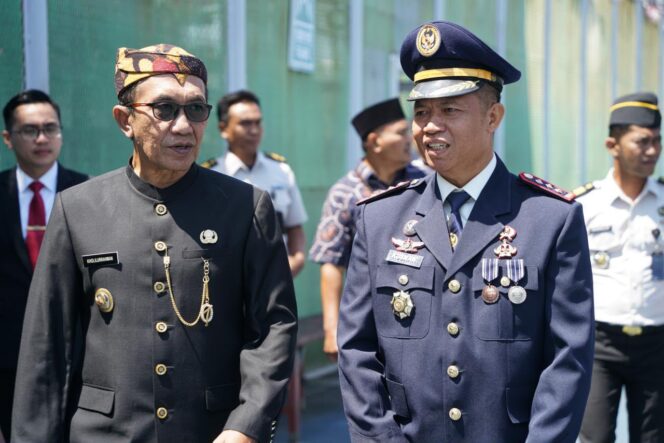 
 484 Warga Binaan Lapas Narkotika Pamekasan Terima Remisi HUT ke-81 Kemerdekaan RI