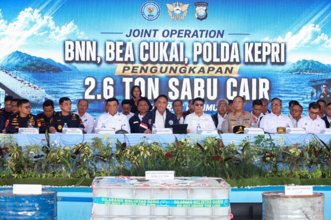 
 Geger! 2,6 Ton Metamfetamin Cair Diselundupkan Kapal MV OCEAN PORTER, 10 WNA Diamankan