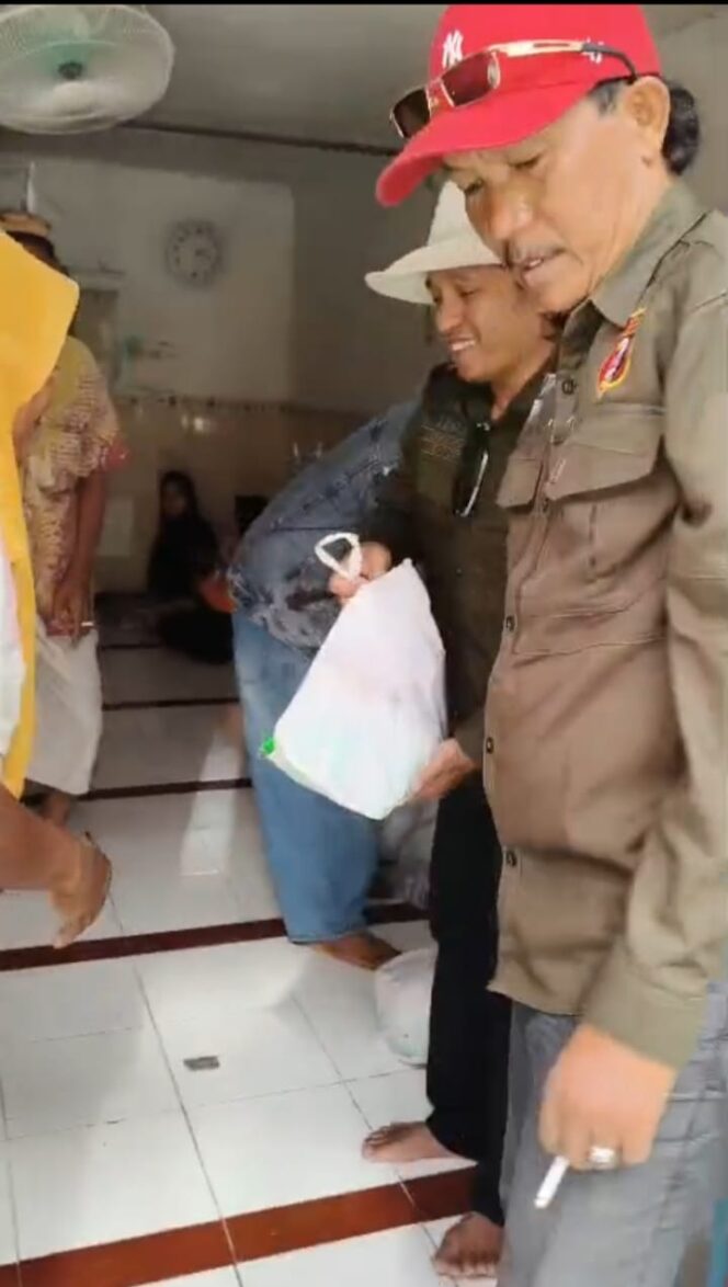 
 Peduli Sesama, Ormas Garuda Kembali Gelar Jumat Berkah dan Bagikan Sembako untuk Warga Dupak Timur