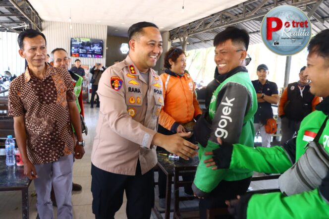 
 Kapolres Gresik Ajak Ratusan Driver Ojol Jadi “Mata dan Telinga” Jaga Kamtibmas