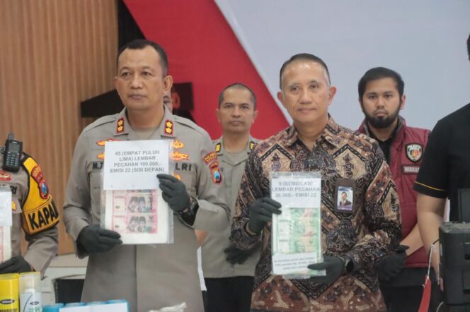 
 Pesan Upal via Facebook, Tiga Tersangka Jaringan Uang Palsu Diciduk Polisi