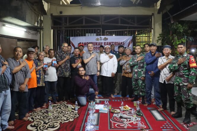 
 Jaring Aspirasi Warga, Kapolres Tanjung Perak Gelar Cangkrukan Kamtibmas di Sidotopo