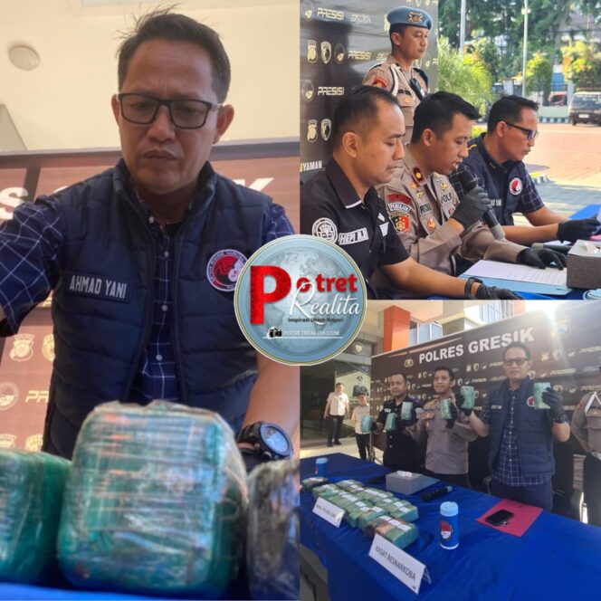 
 Modus Tak Lazim! 10,8 Kg Ganja Disembunyikan dalam Tangki Vespa, Terbongkar di Gudang Ekspedisi Gresik
